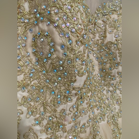 Embroidered and rhinestone cocktail dress. - Picture 3 of 6